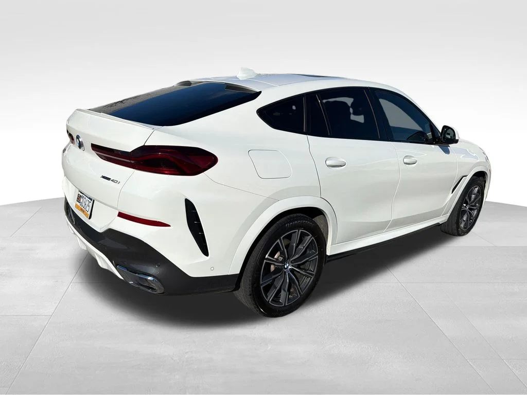 Used 2021 White BMW xDrive40i image 4