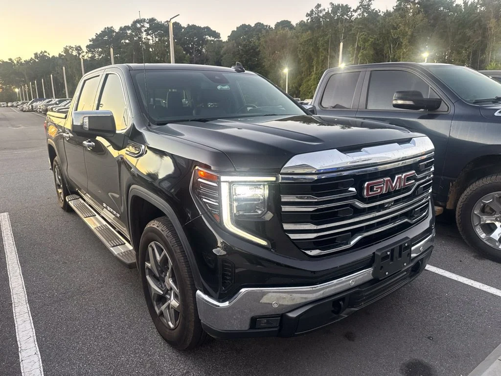 Used 2022 Black GMC SLT image 1