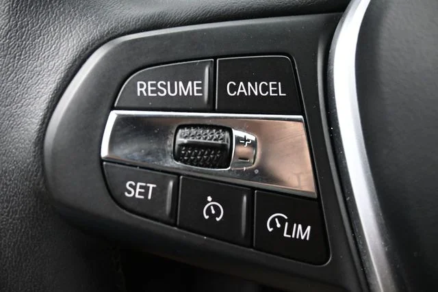 Used 2022 Black BMW 330i image 18