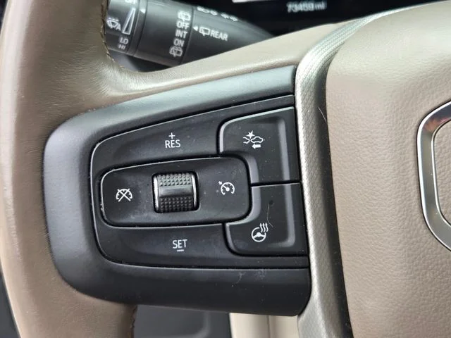 Used 2022 White GMC Denali image 27