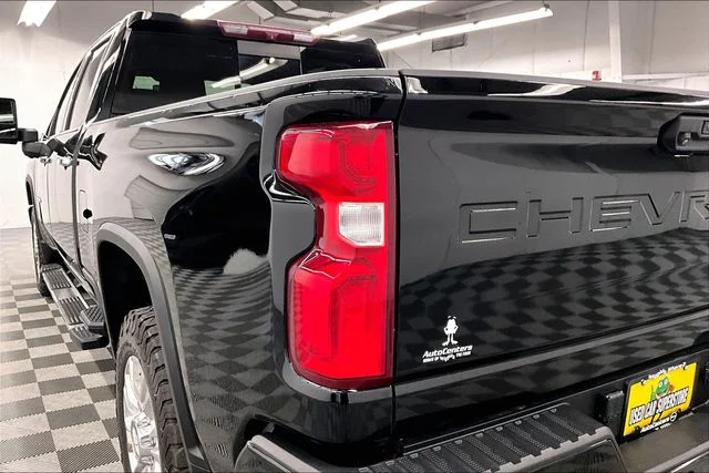 Used 2022 Black Chevrolet High Country image 35