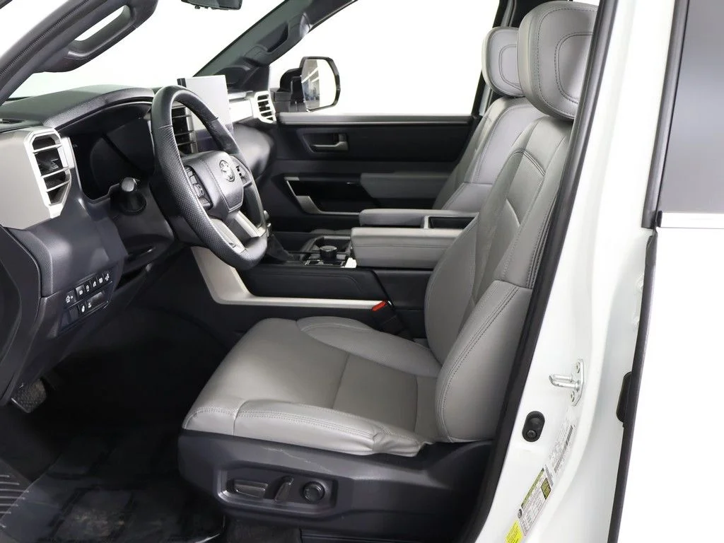 Used 2025 Pearl Toyota Limited image 30