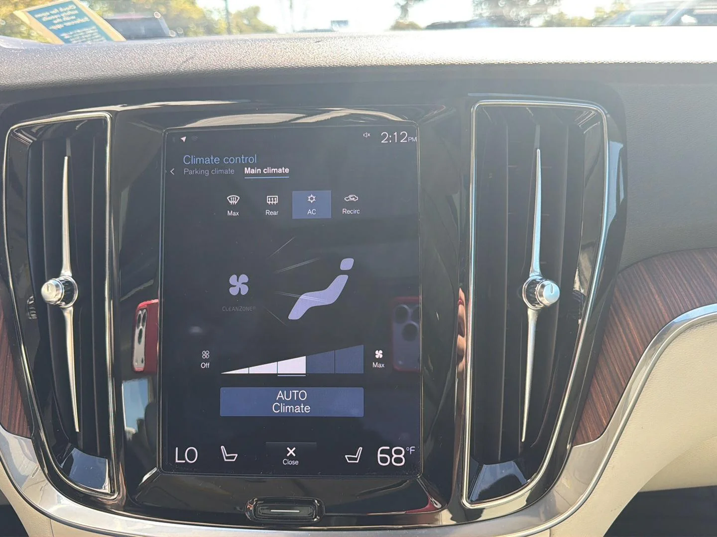 Used 2022 Denim Blue Metallic Volvo Momentum image 19