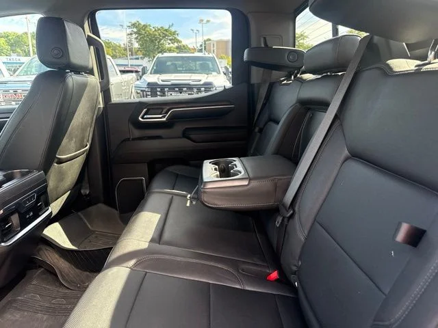 Used 2023 White GMC SLT image 22