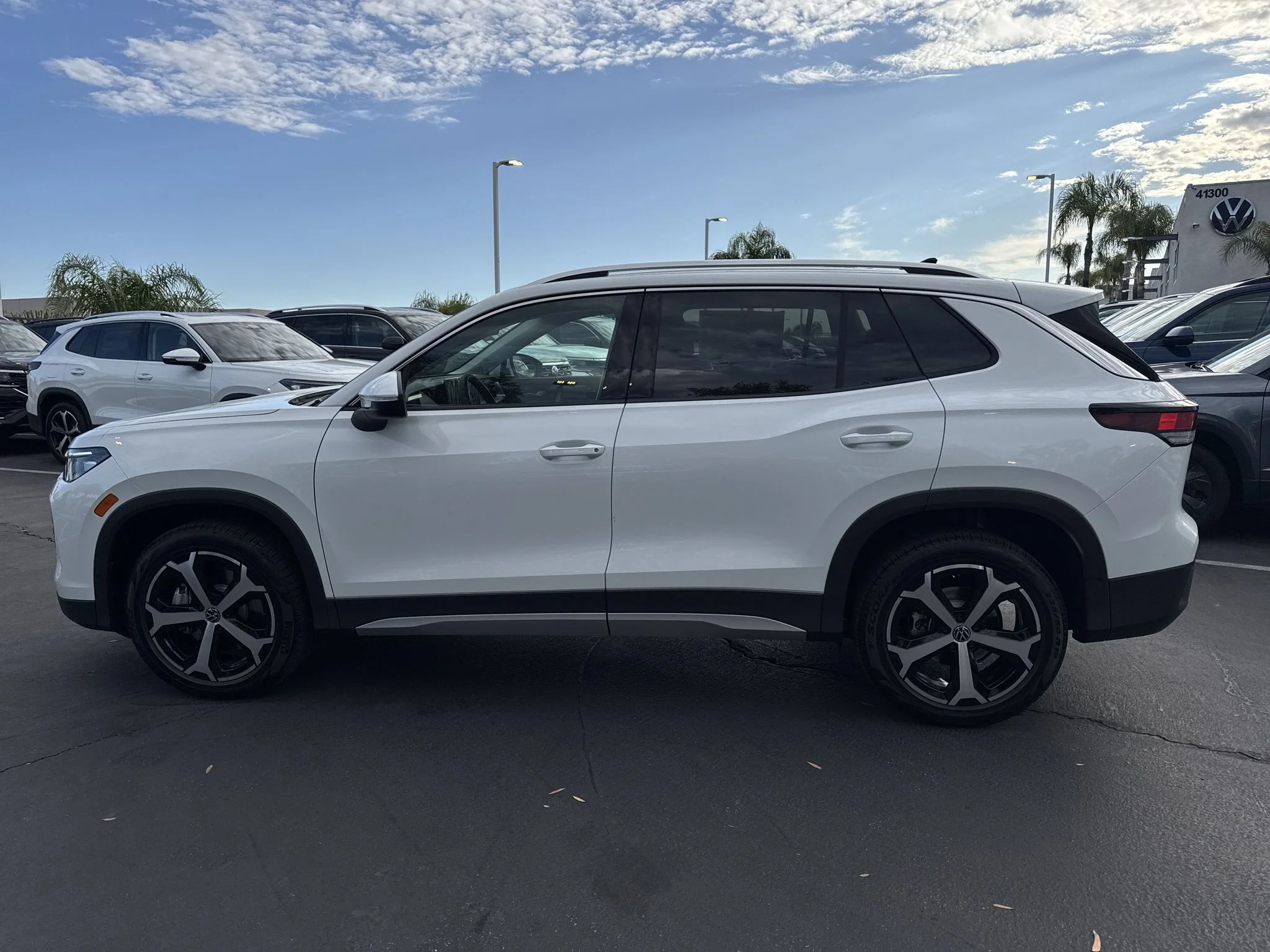 New 2026 Pure White Volkswagen SE image 4