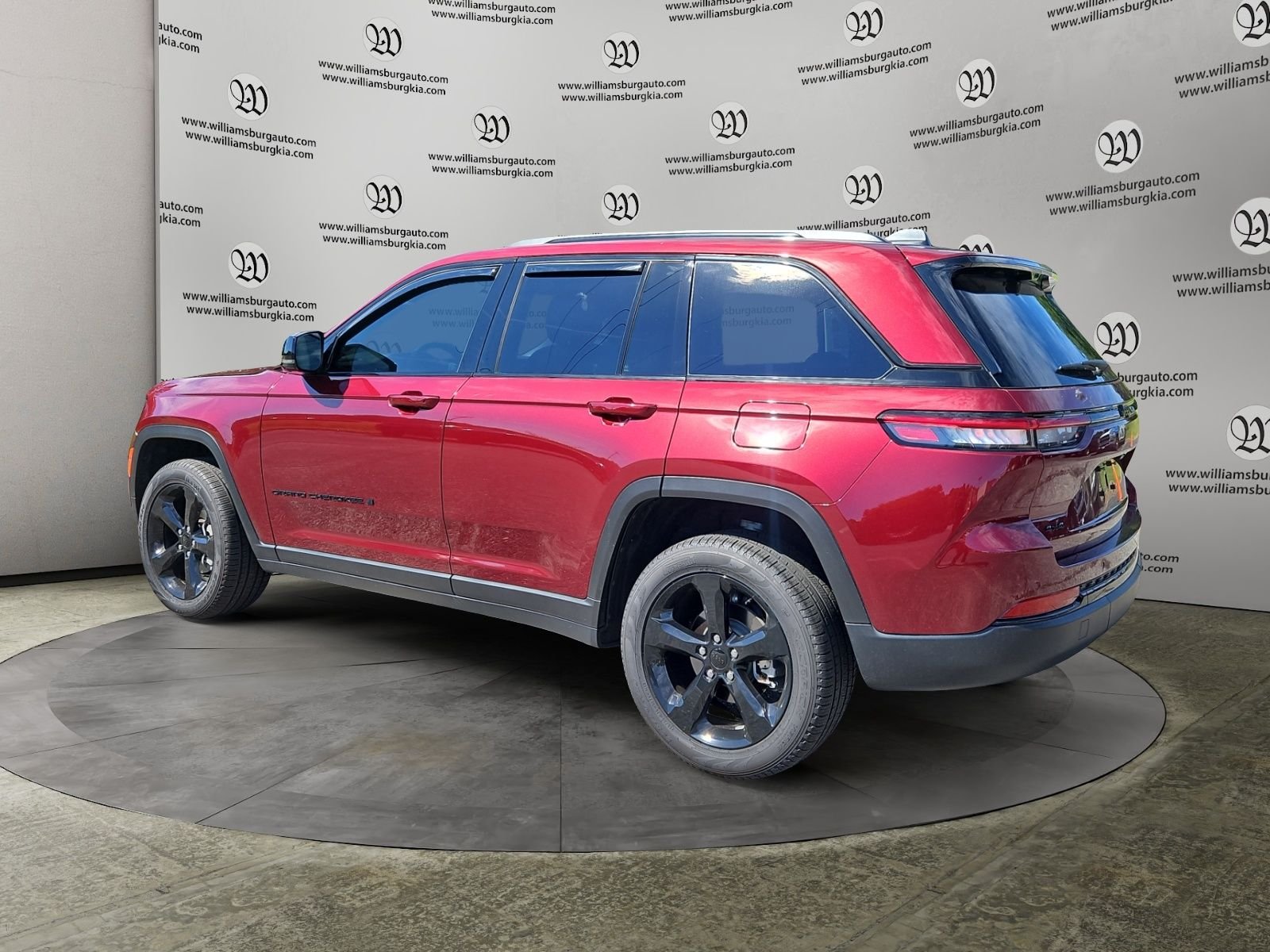 Used 2025 Red Jeep Limited image 3