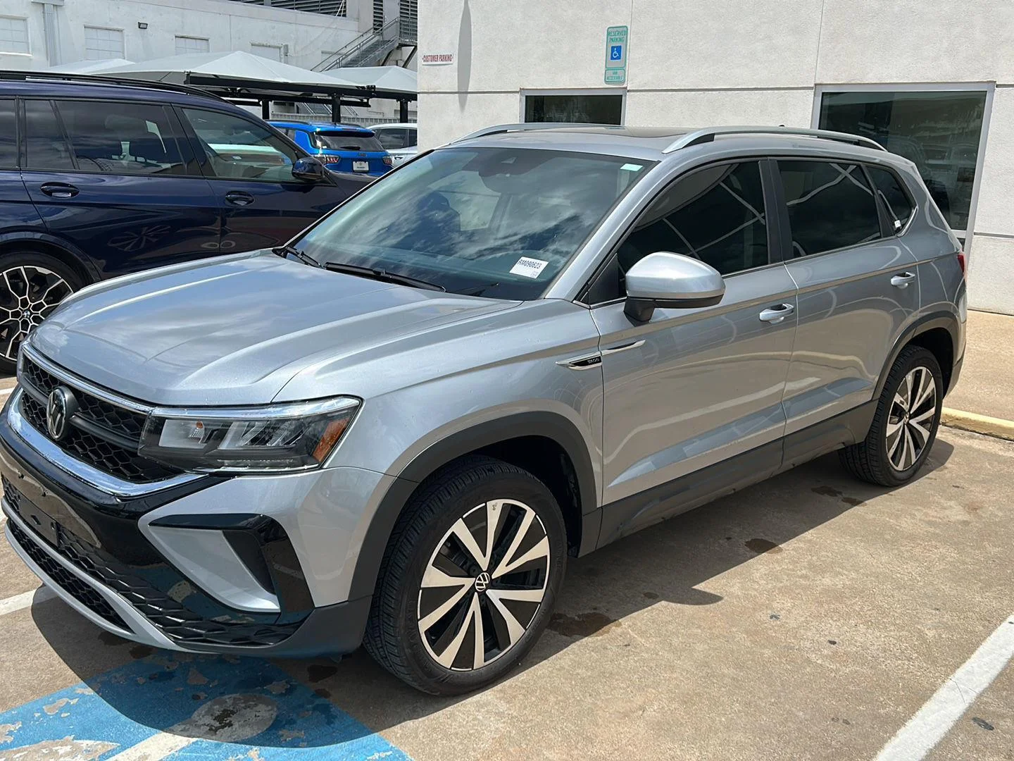 2024 Volkswagen Taos 1.5T SE's photo