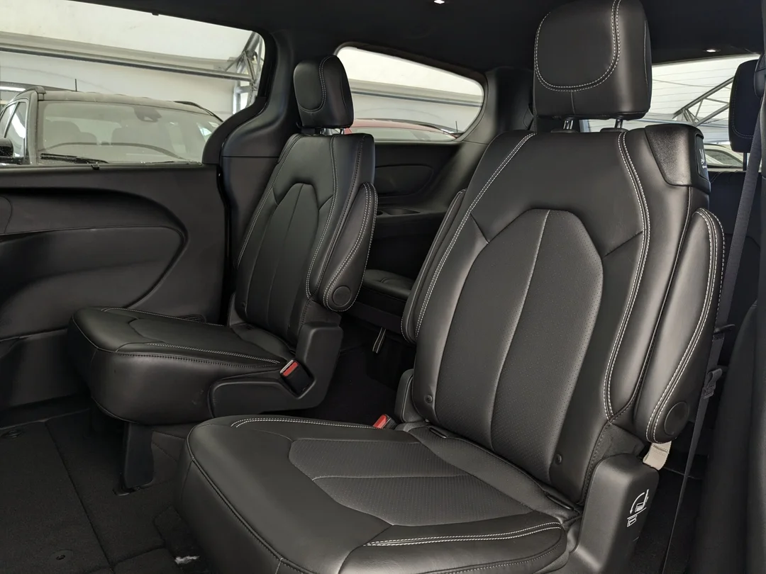 New 2026 Black Chrysler Select - - AWD - Full Sunroof - S Appearance - 360 Camera - Remote Start & More! image 26