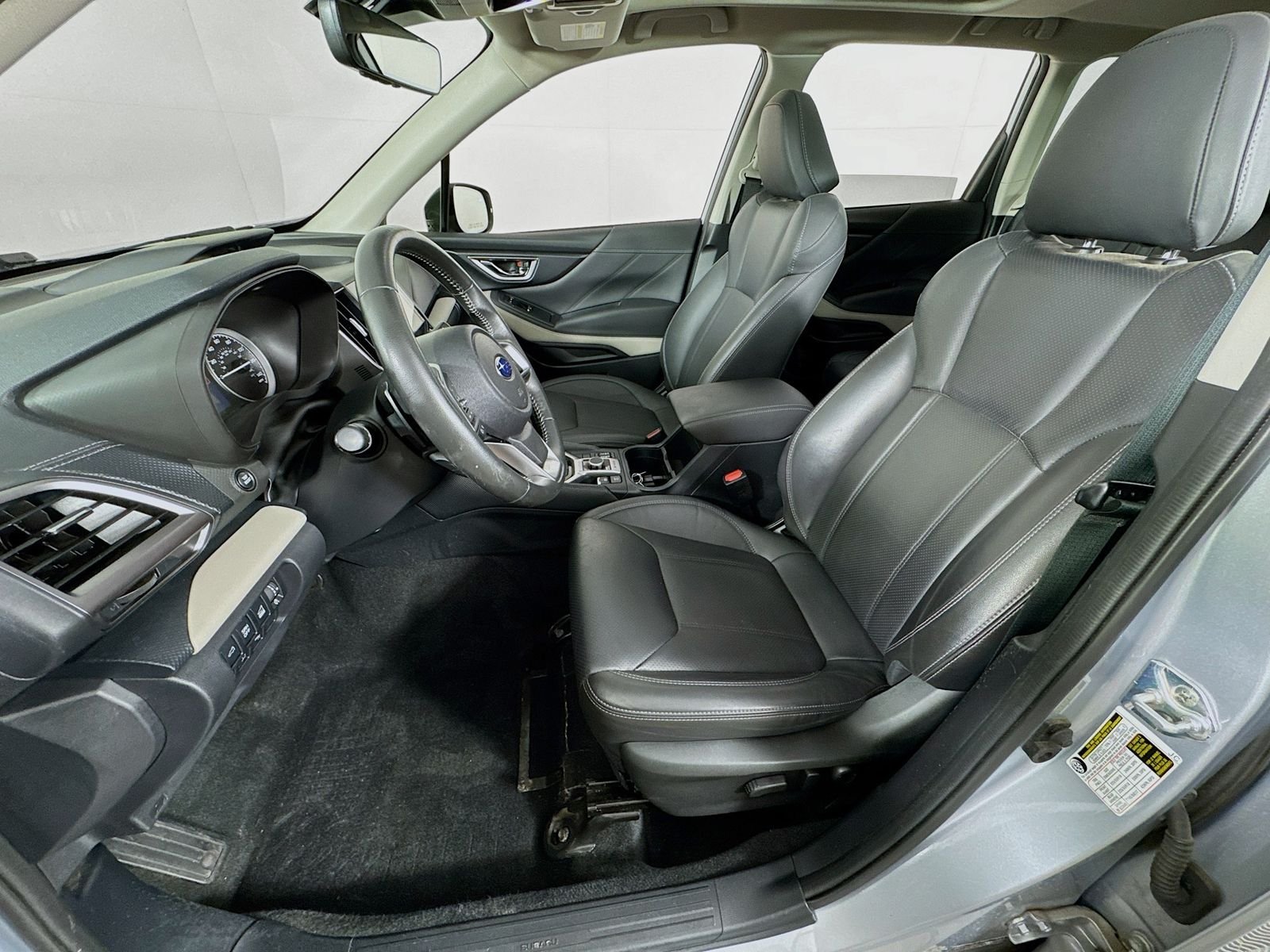 Used 2024 Ice Silver Metallic Subaru Limited image 12