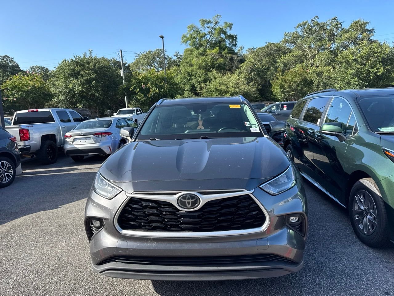 Used 2020 Gray Toyota XLE image 2