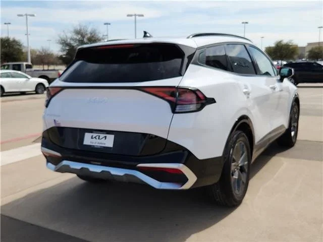 Used 2023 White KIA SX Front-Wheel Drive image 4