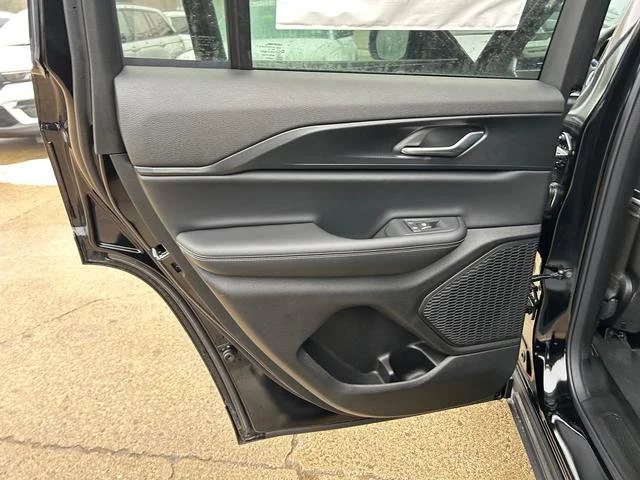New 2025 Diamond Black Crystal Pearl-Coat Exterior Paint Jeep  image 9