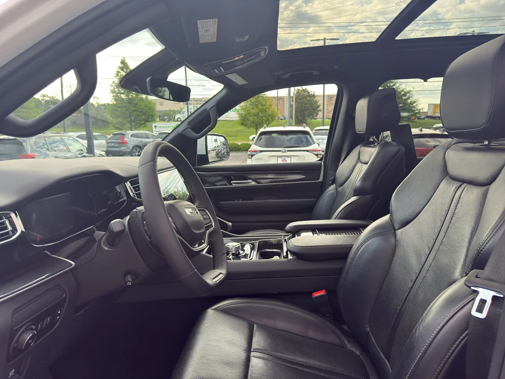 Used 2022 Bright White Clearcoat Jeep Series I image 9