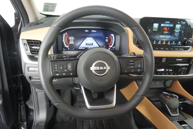 Used 2023 Black Nissan Platinum image 23