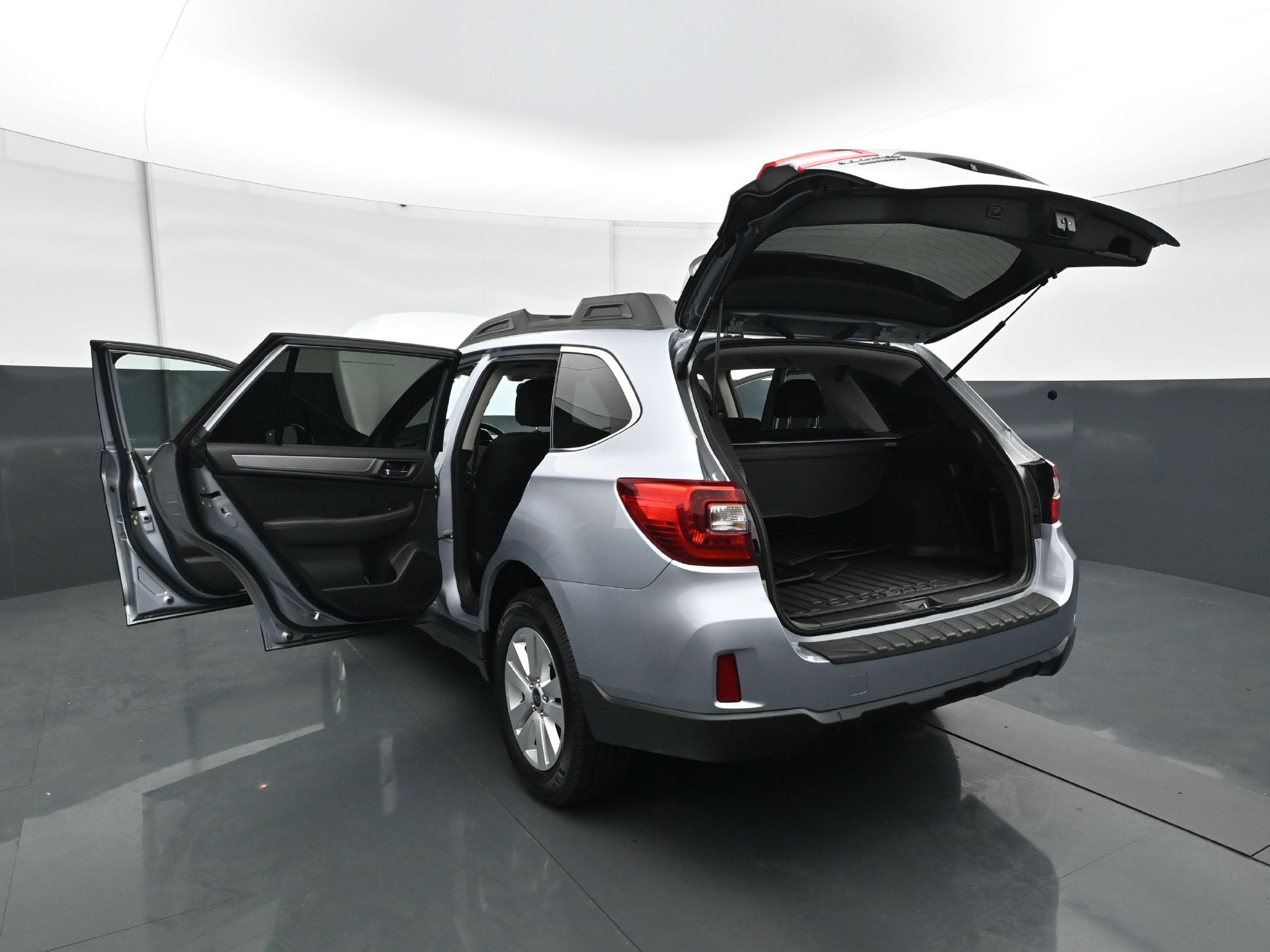 Used 2015 Ice Silver Metallic Subaru 2.5i Premium image 34