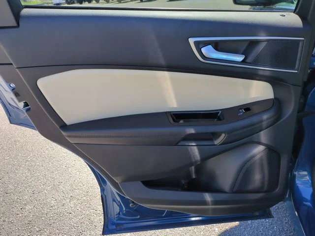 Used 2020 Blue Ford SEL image 28