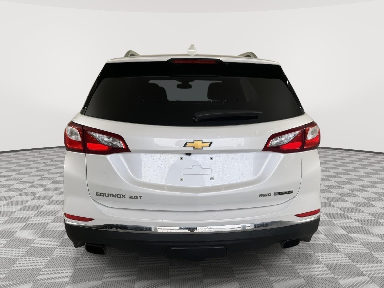 Used 2018 Iridescent Pearl Tricoat Chevrolet Premier image 10