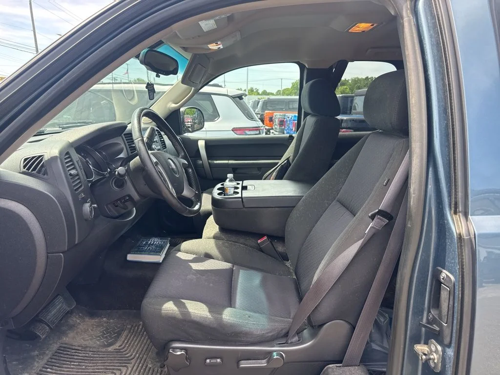 Used 2011 Gray GMC SLE image 2