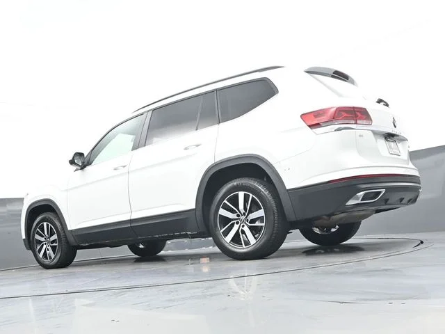Used 2021  Volkswagen 2.0T SE image 33