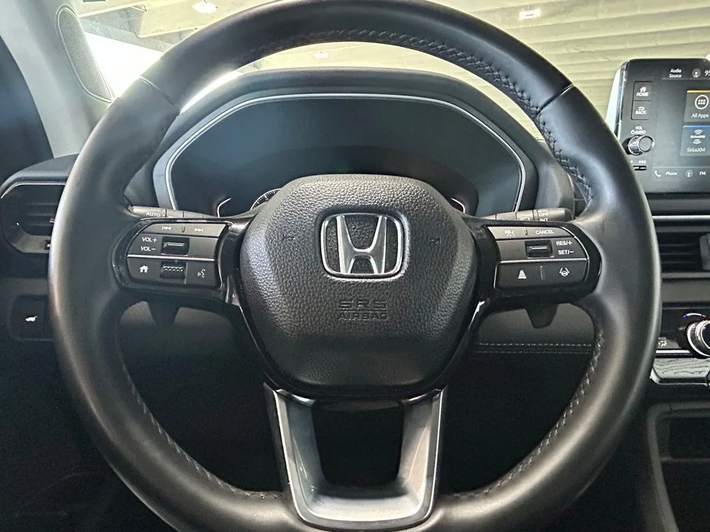 Used 2023 Crystal Black Pearl Honda EX-L image 30