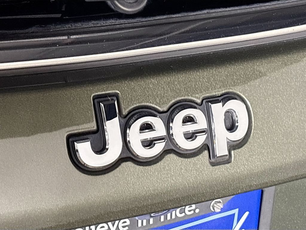 Used 2019 Olive Green Jeep Sport image 23