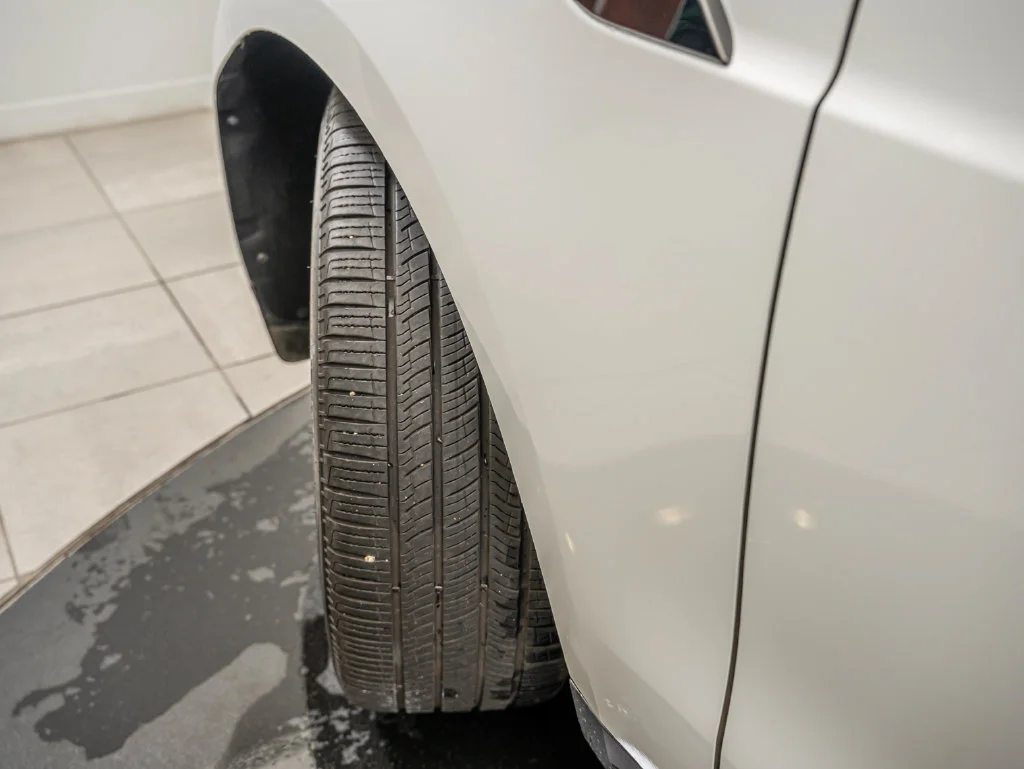 Used 2026 Fuji White Land Rover SE image 50