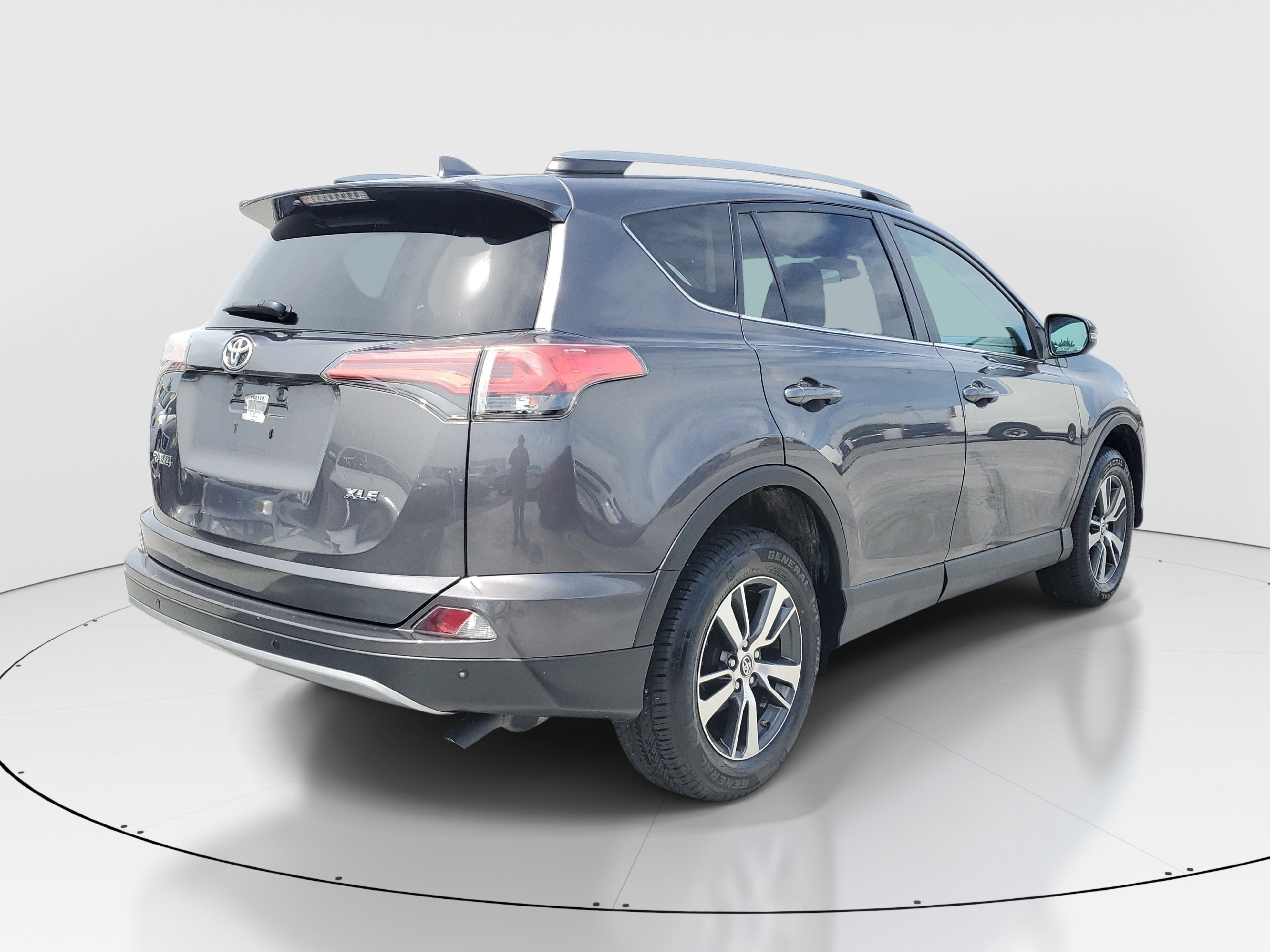 Used 2018 Magnetic Gray Metallic Toyota XLE image 6