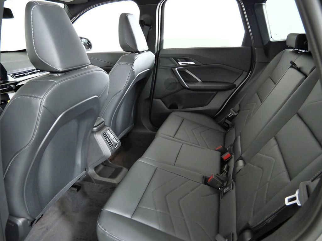 Used 2026 Space Silver Metallic BMW xDrive28i image 30