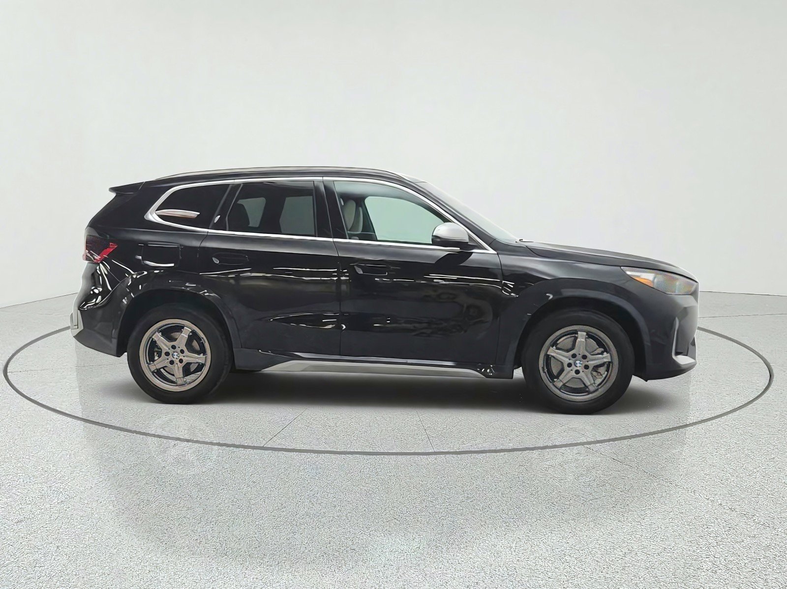 Used 2023 Jet Black BMW xDrive28i Sports Activity Vehicle image 4