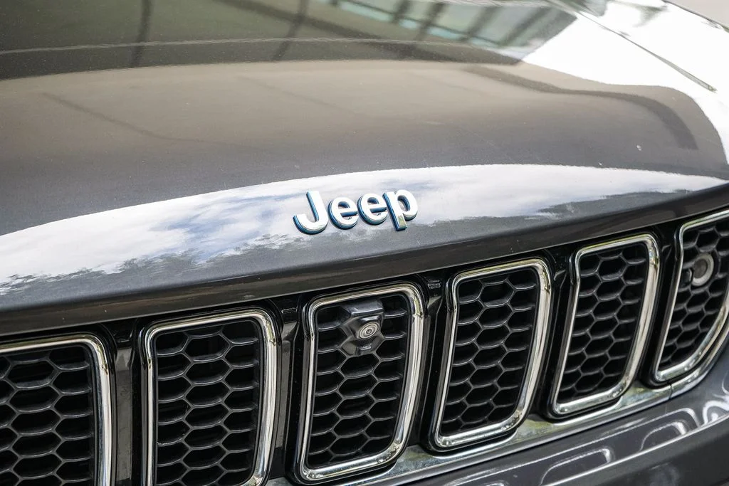 Used 2023 Gray Jeep Overland 4xe image 9