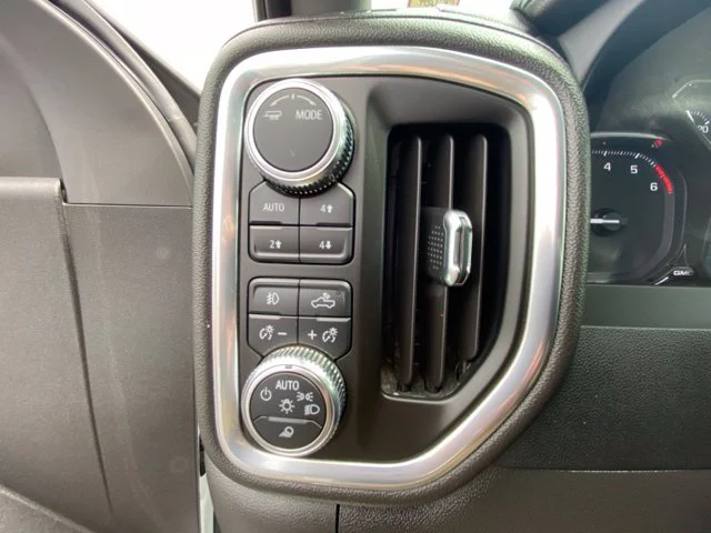 Used 2022 White GMC SLT image 14