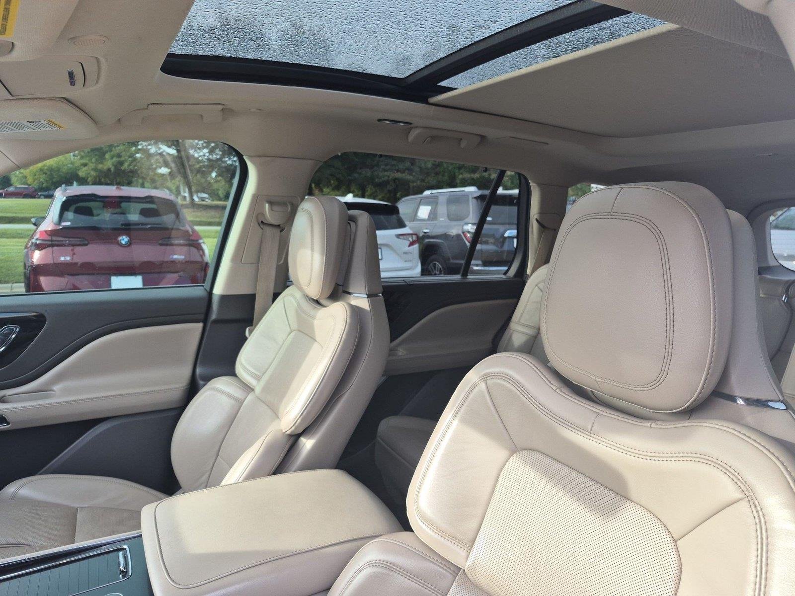 Used 2021 Pristine White Lincoln Reserve image 16