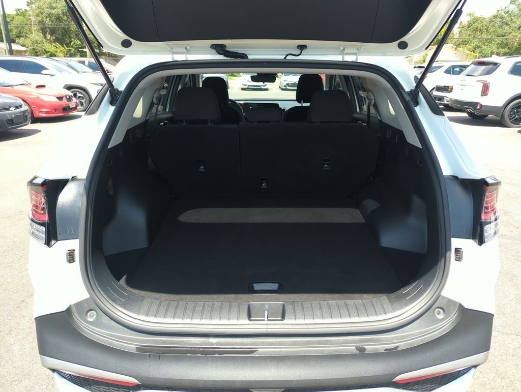 Used 2025 White Kia LX image 29