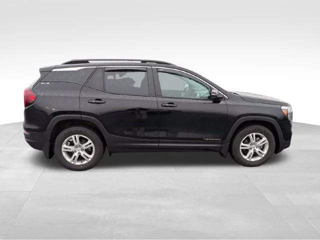 Used 2022 Ebony Twilight Metallic GMC SLE image 7