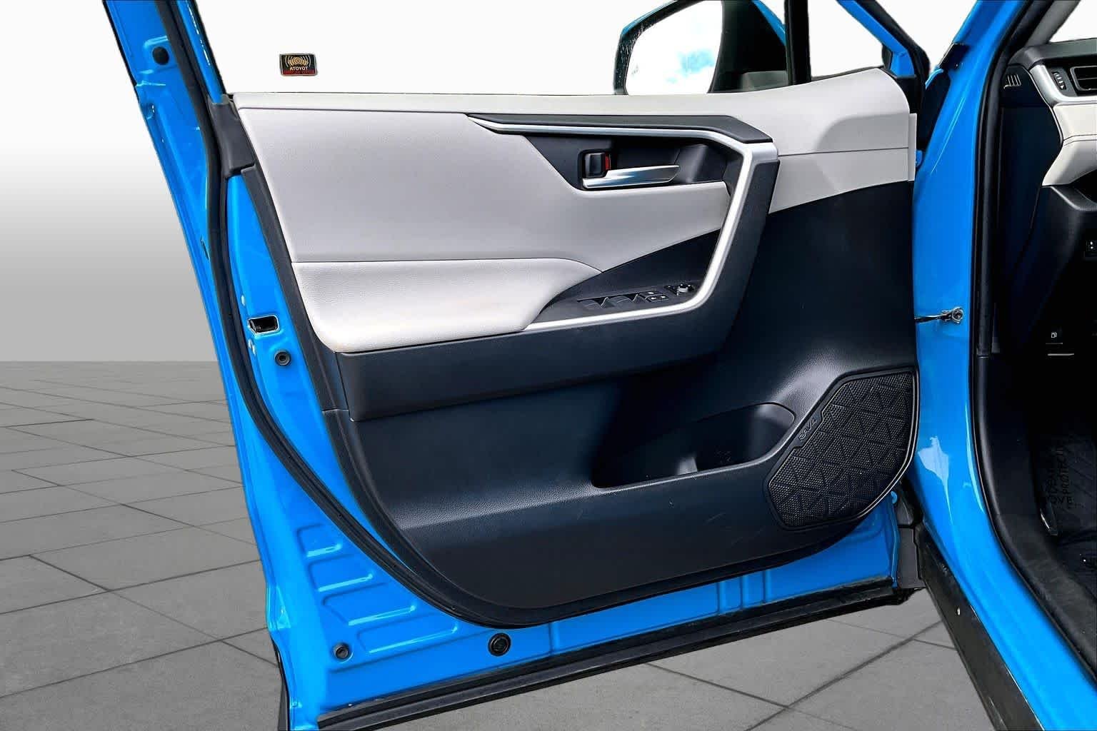 Used 2019 Blue Flame Toyota Hybrid XLE image 21