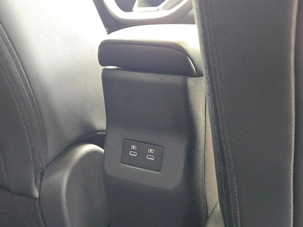 Used 2025 White Nissan SR image 9