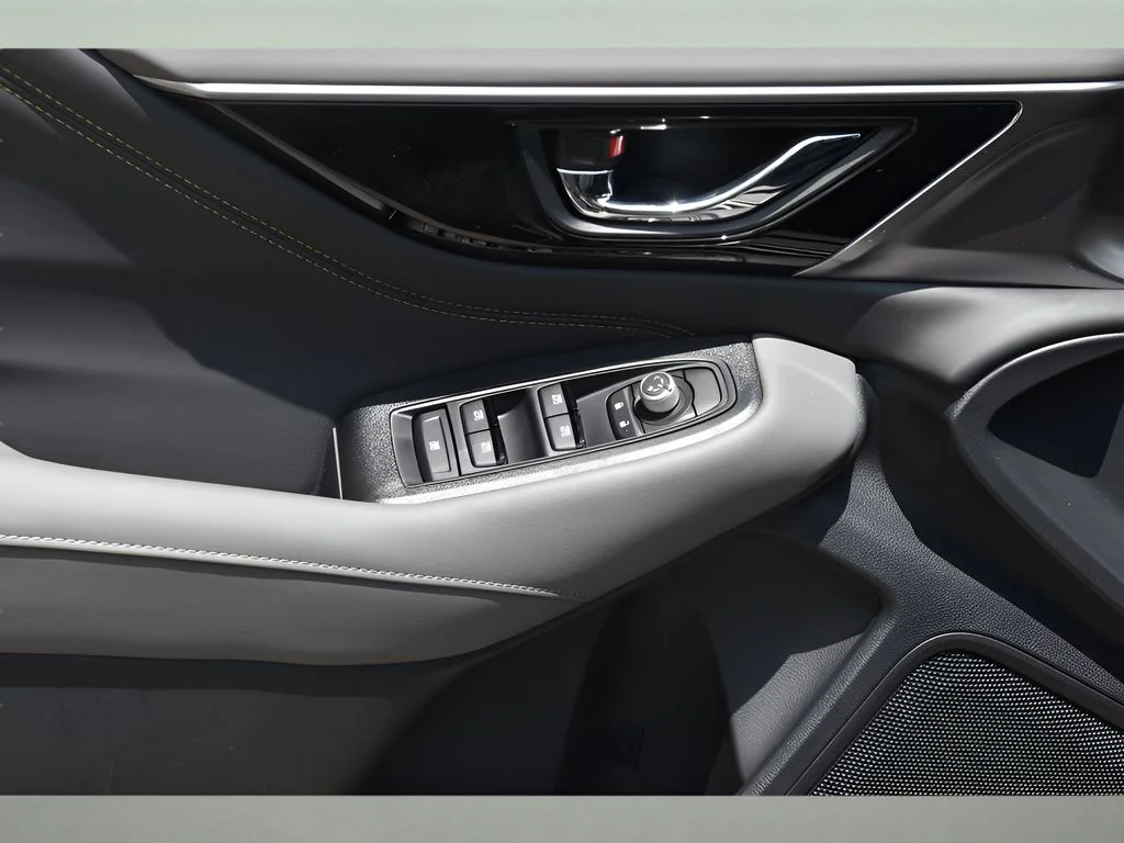 Used 2025 Autumn Green Metallic Subaru Onyx Edition image 27