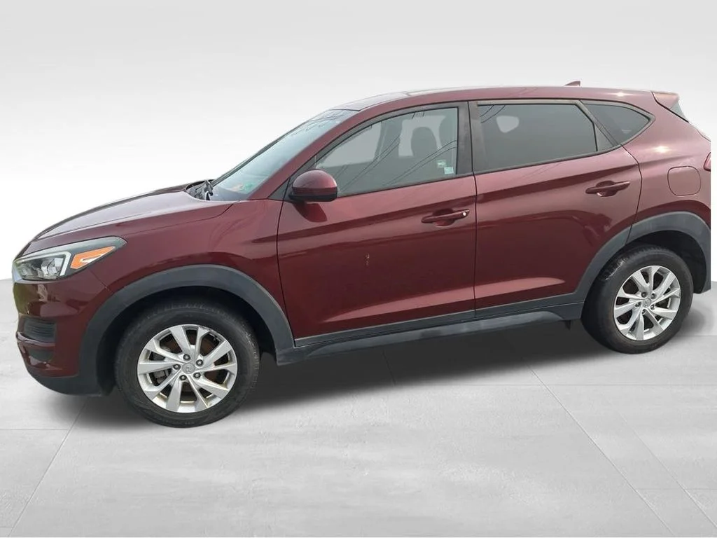 Used 2019 Red Hyundai SE image 7