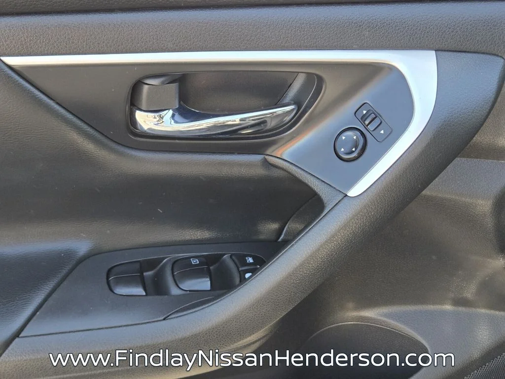 Used 2016 Black Nissan 2.5 S image 19