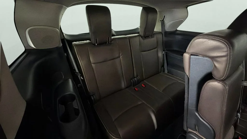Used 2019 White INFINITI LUXE image 33
