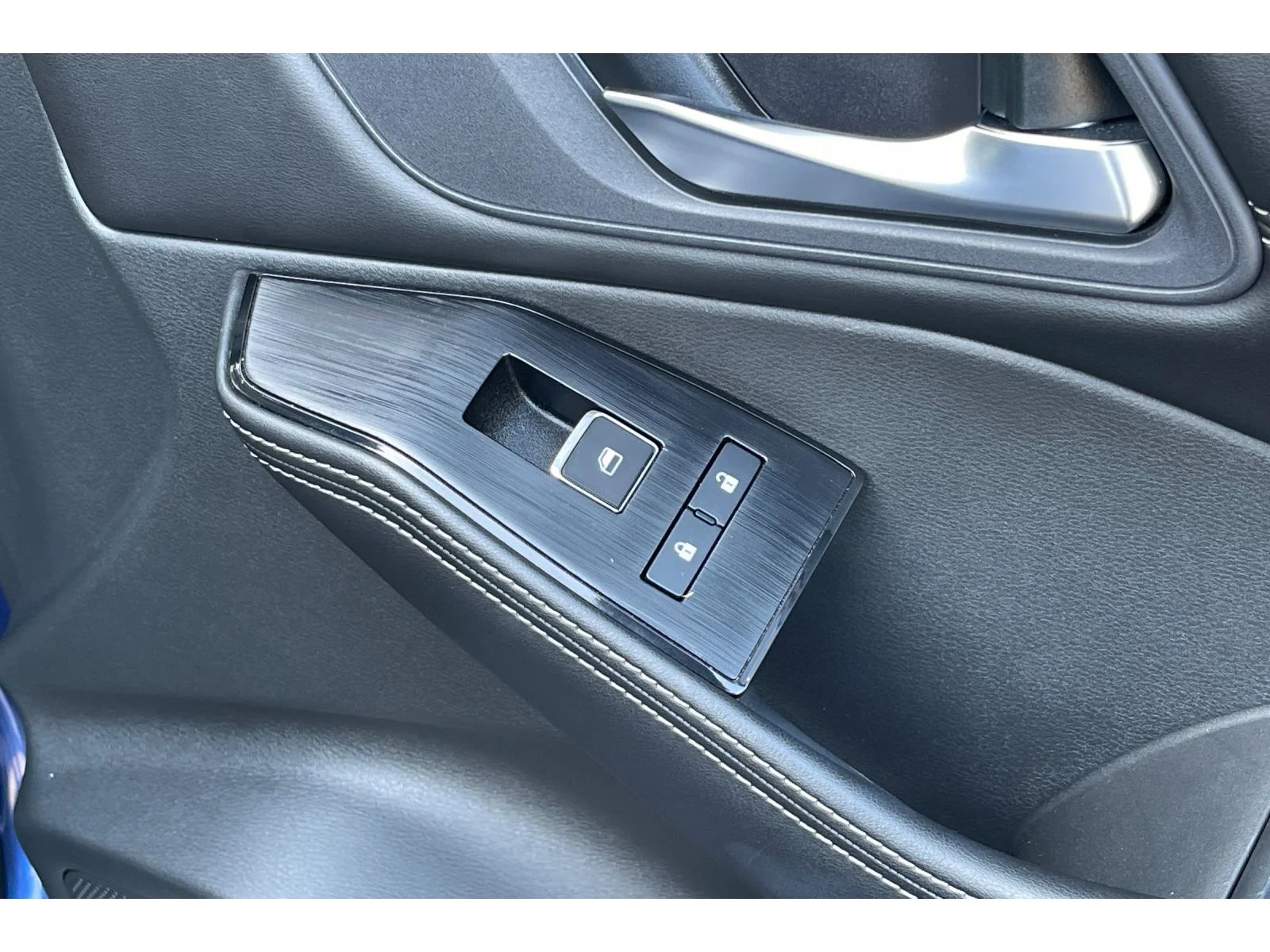 Used 2023 Caspian Blue Metallic Nissan SL image 22