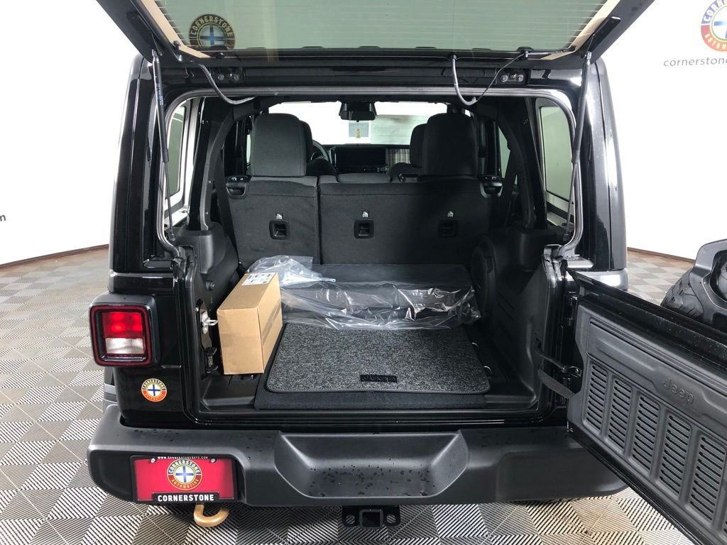 New 2026 Black Clear-Coat Exterior Paint Jeep 85th Anniversary Edition image 17