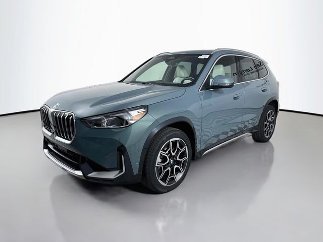 New 2026 Green Metallic BMW xDrive28i image 3