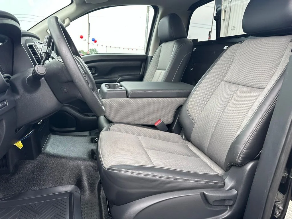 Used 2018 Black Nissan S image 22