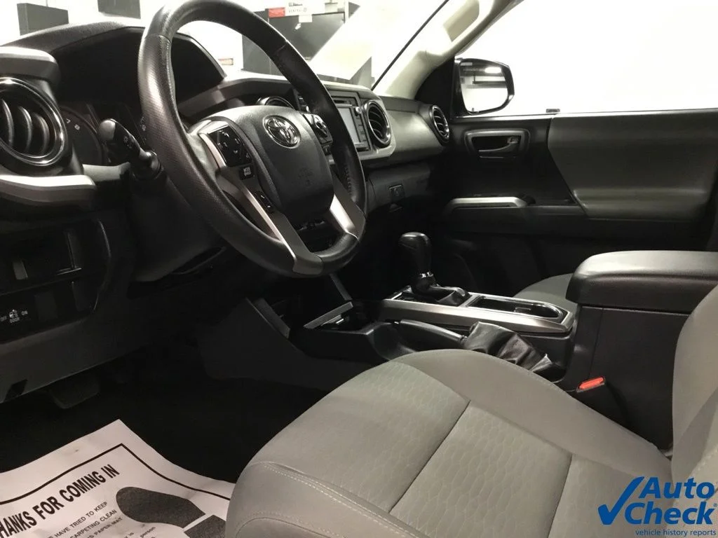 Used 2017 Blue Toyota SR5 image 19