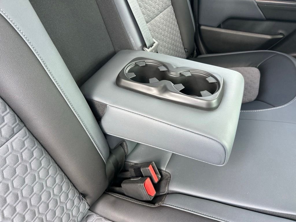 Used 2018 White Chevrolet Z71 image 48