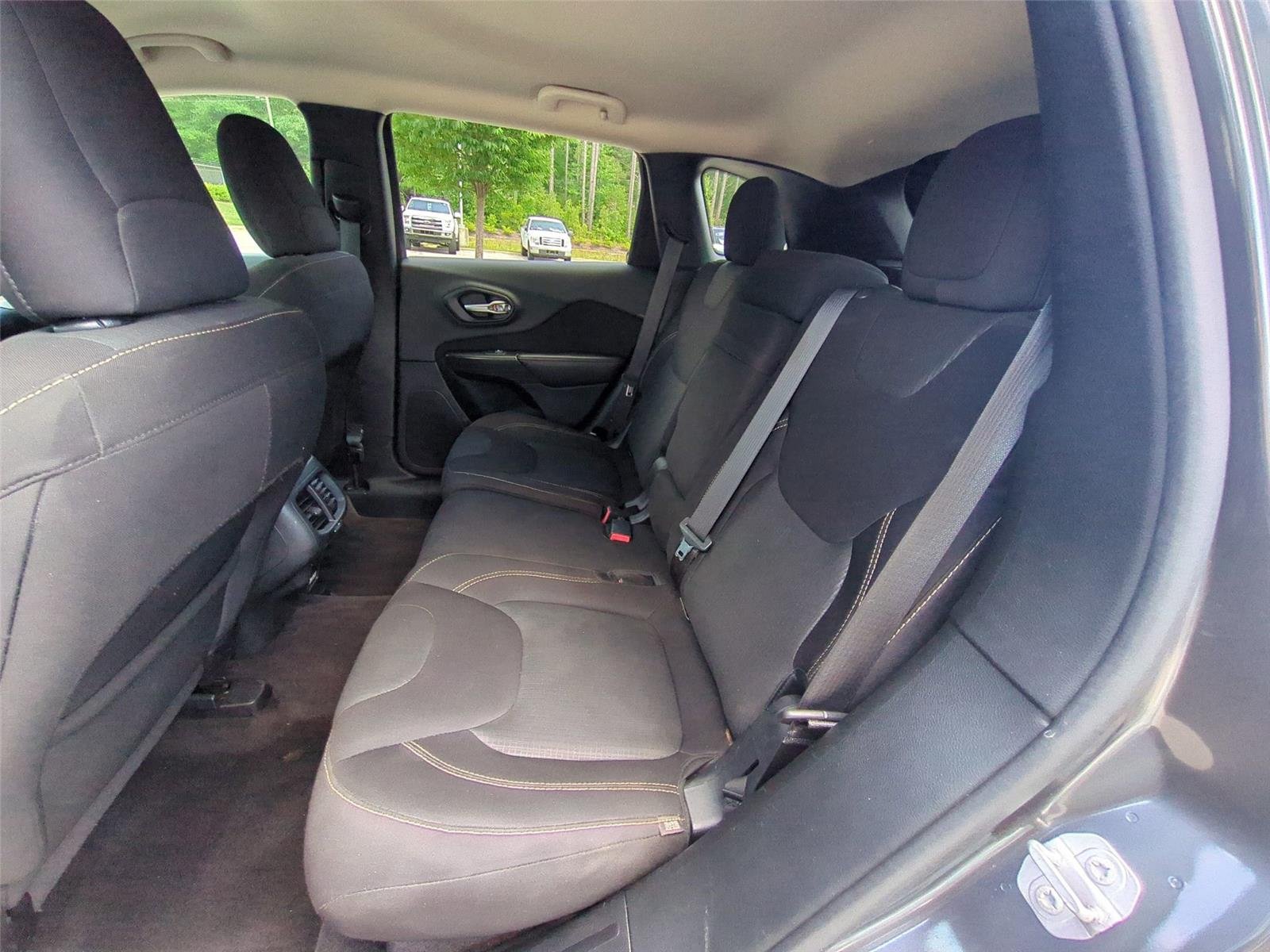Used 2016 Granite Crystal Metallic Clearcoat Jeep Latitude image 30