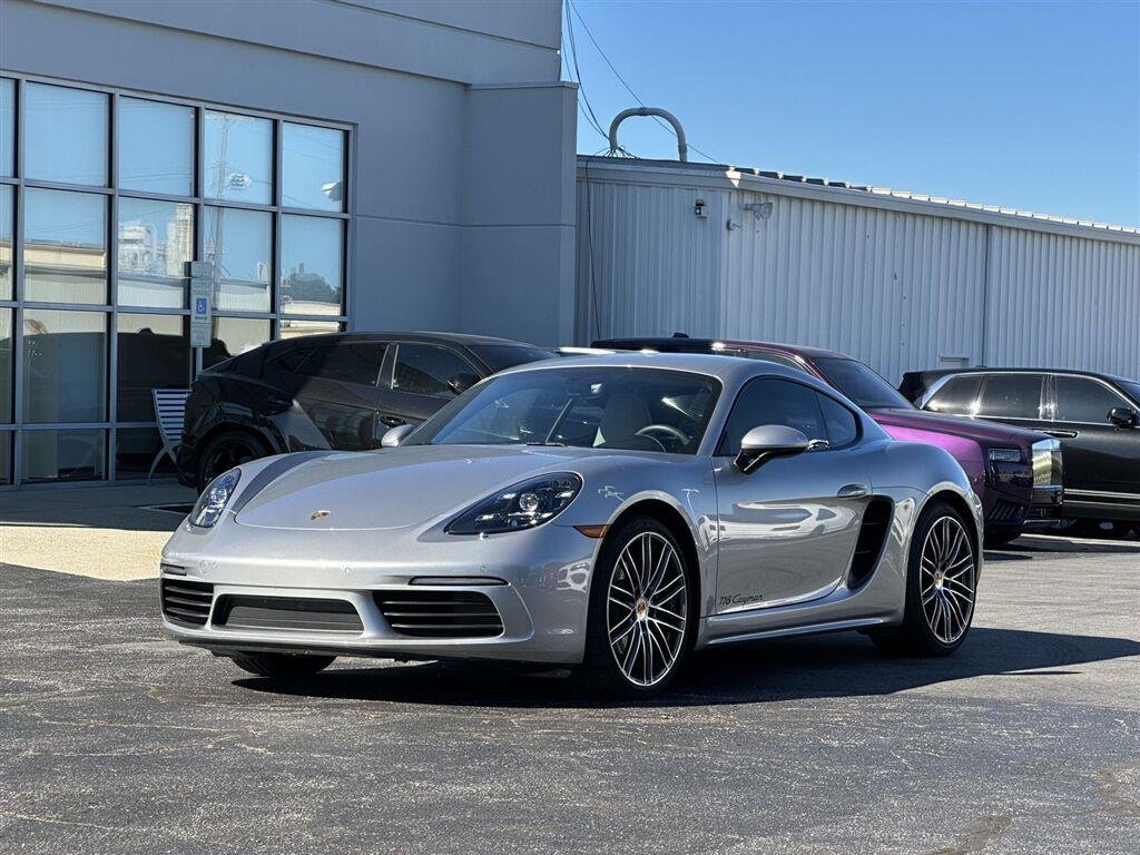 Used 2024  Porsche Style Edition image 9