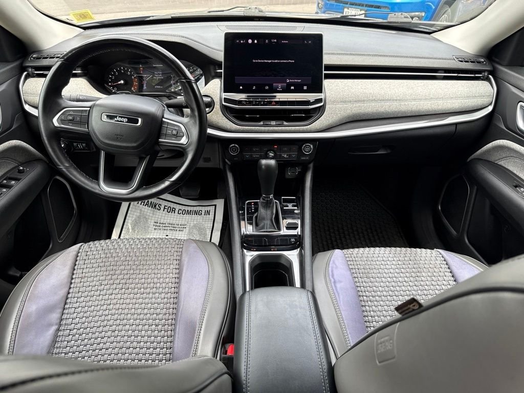 Used 2022 Silver Jeep Latitude image 19