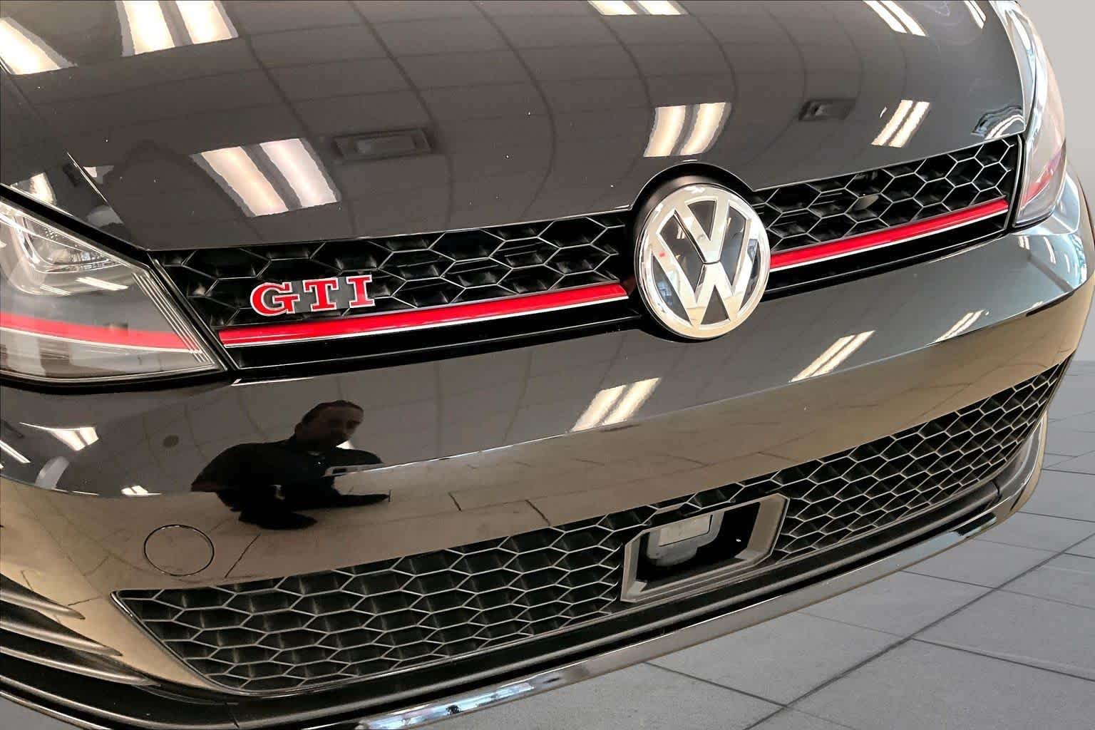 Used 2017 BLACK Volkswagen Autobahn image 27